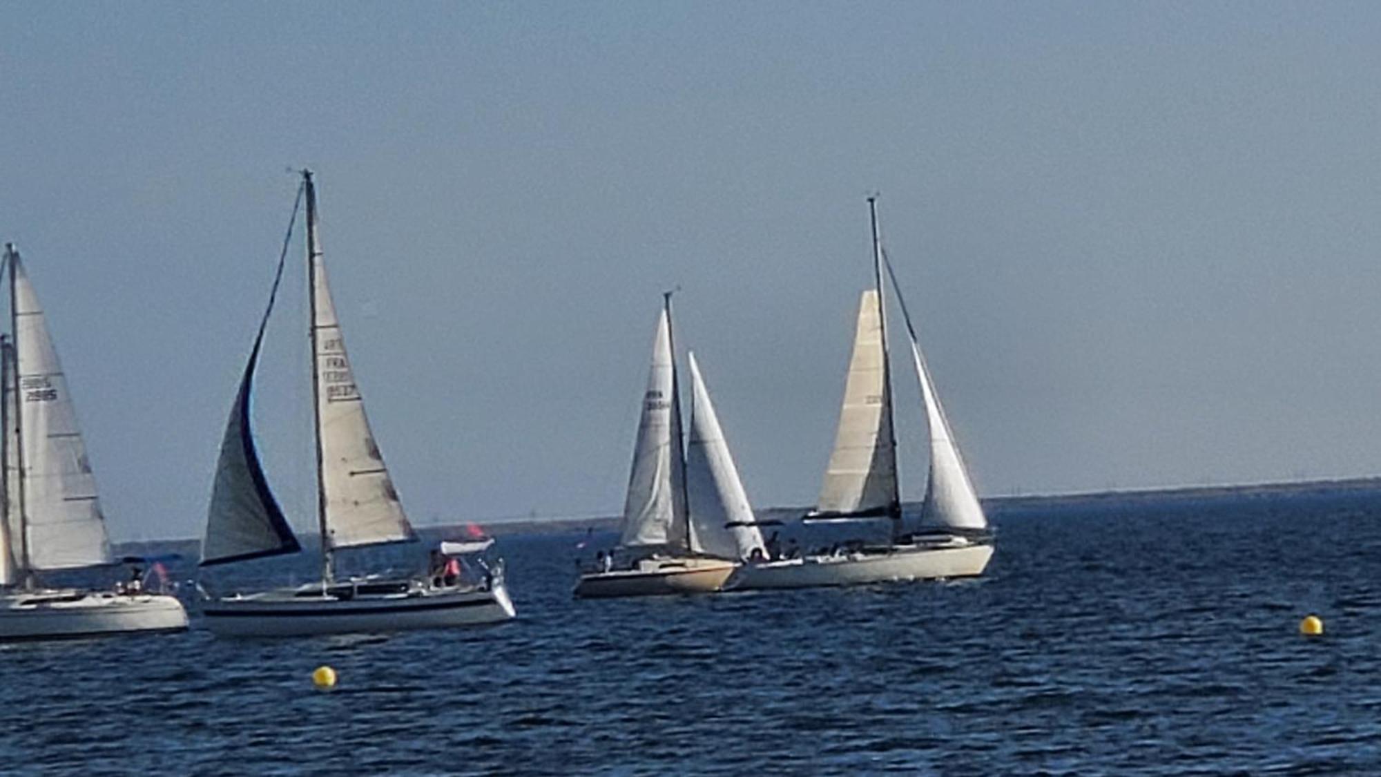 Le Vent Dans Les Voiles - Appartement Classe 4 Etoiles Mèze Exterior foto